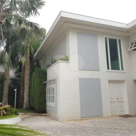 Casa à venda com 4 suítes no condomínio Vilaretto, São Paulo - SP