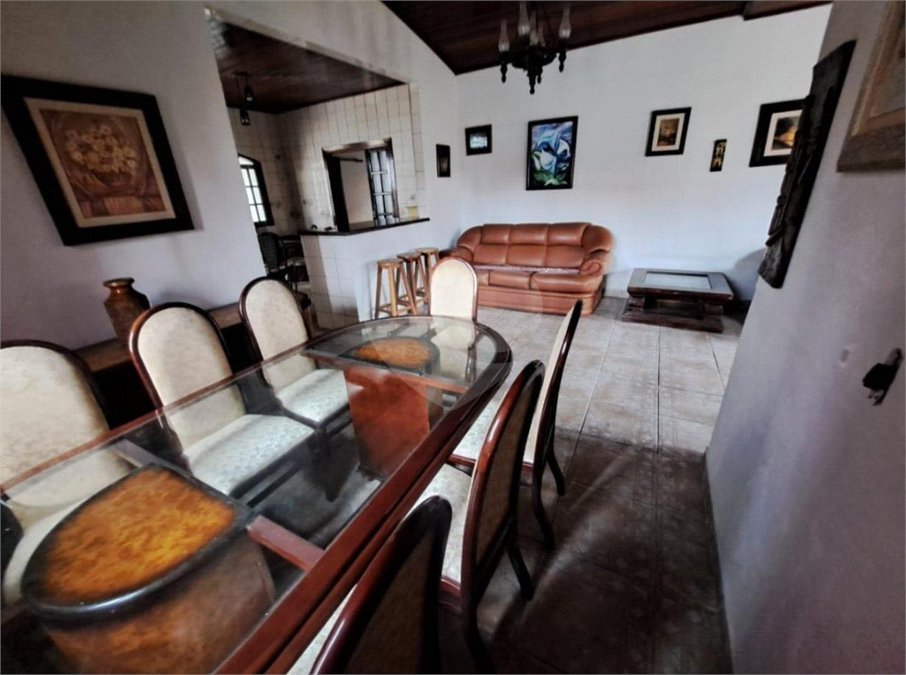 Casa à venda com 4 quartos, sendo 1 suíte, em Indaiá, Caraguatatuba, SP