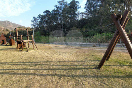 Casa à venda com 4 suítes no condomínio Itaporã, Atibaia - SP