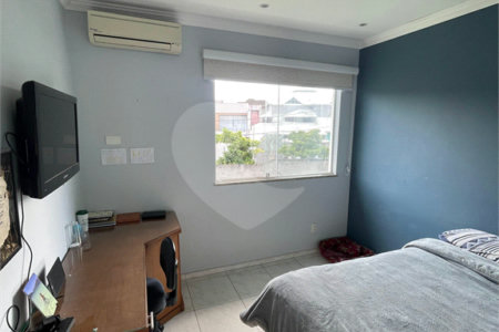 Casa à venda com 5 quartos, sendo 1 suíte, no condomínio Residencial Green Ville, Rio de Janeiro - RJ