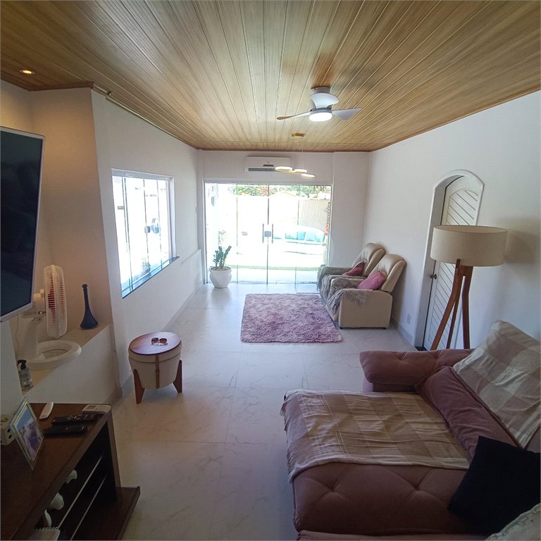 Casa à venda com 3 quartos, sendo 1 suíte, em Caminho de Búzios, Cabo Frio, RJ