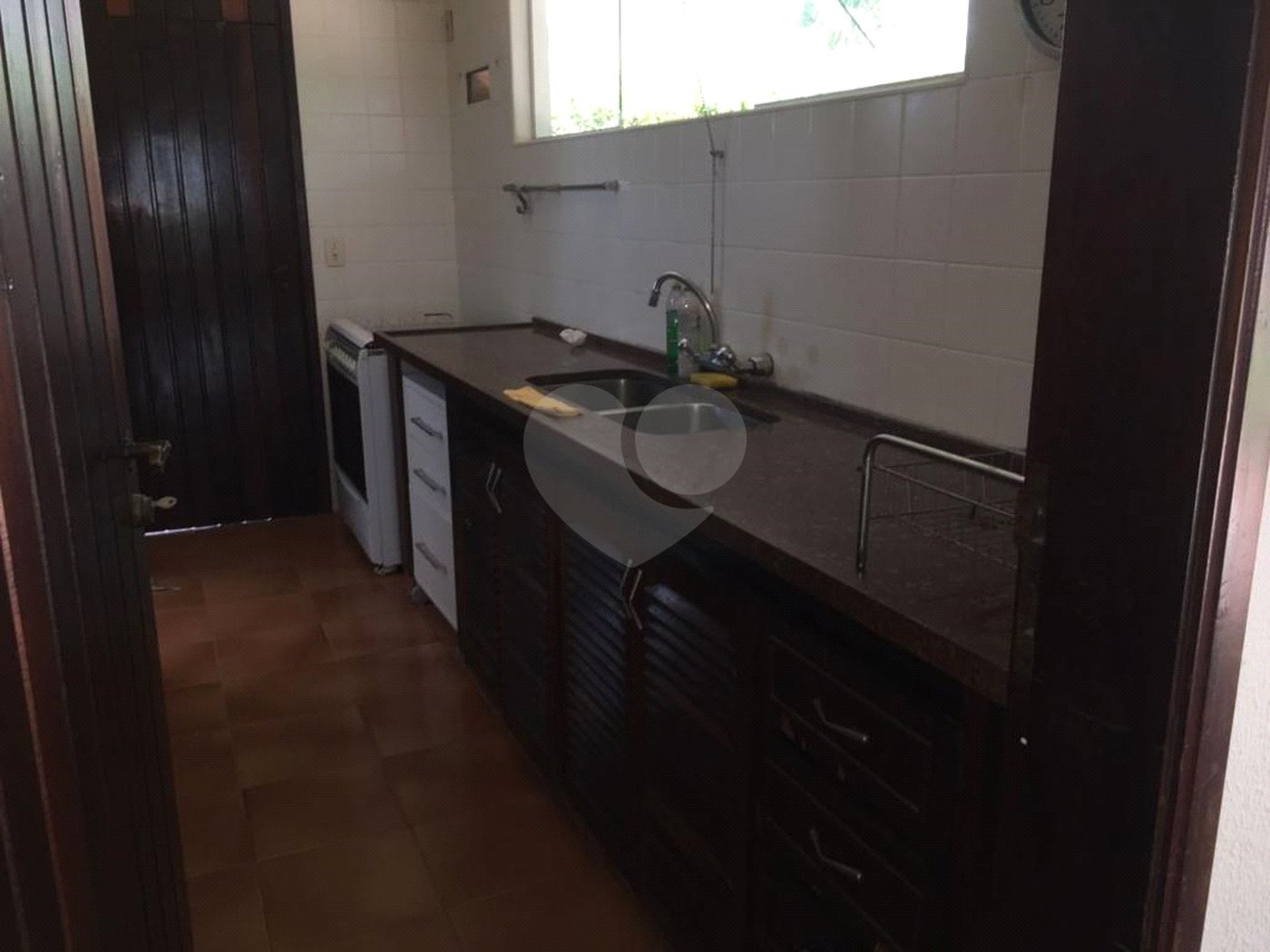 Casa à venda com 3 quartos, sendo 1 suíte, no condomínio Lago Azul, Araçoiaba da Serra - SP