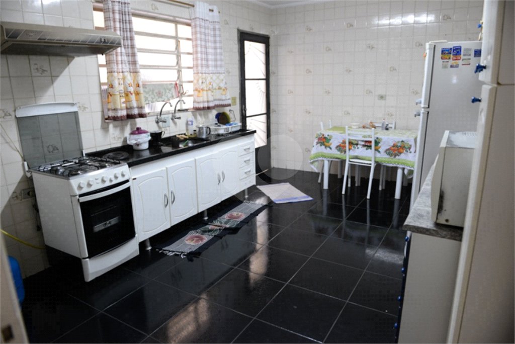 Sobrado à venda com 4 quartos, sendo 2 suítes, em Tremembé, São Paulo, SP
