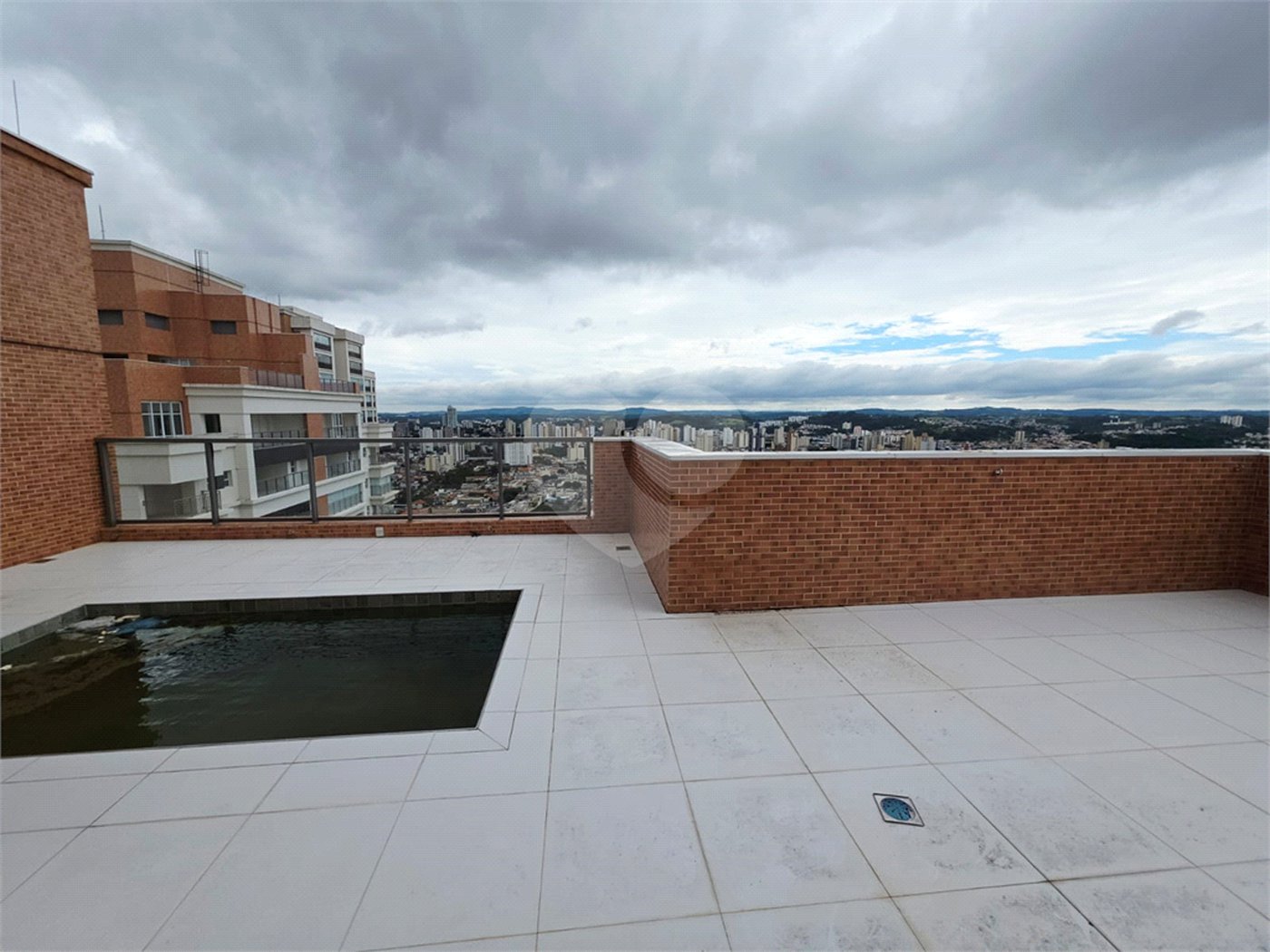 Triplex à venda com 4 suítes em Anhangabaú, Jundiaí, SP