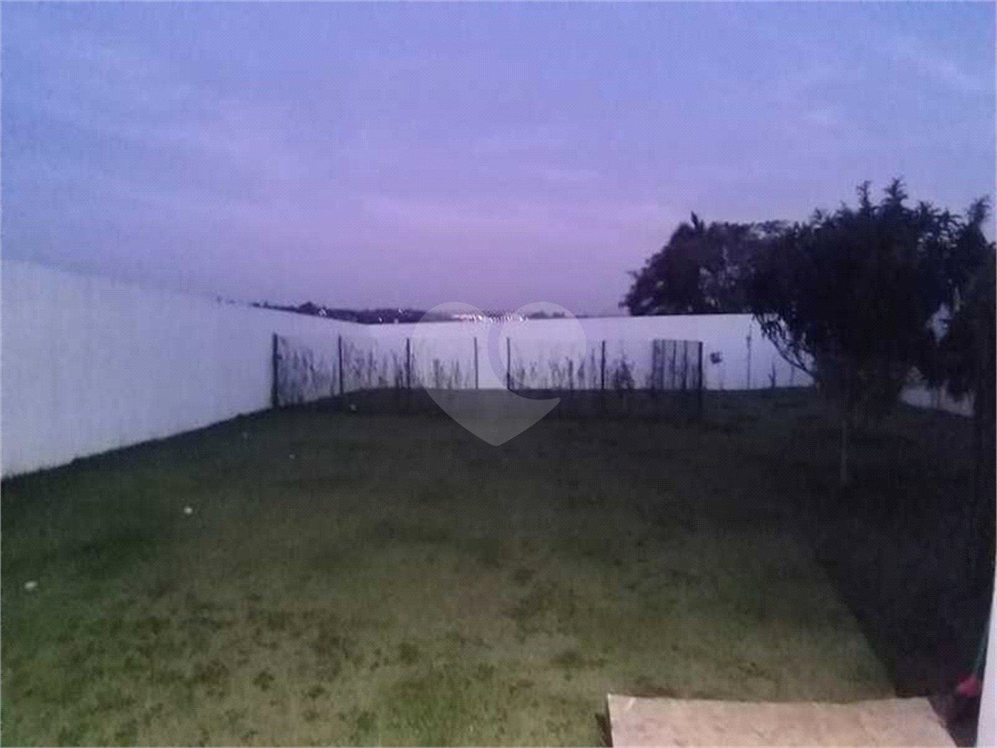 Casa à venda com 5 quartos, sendo 4 suítes, no condomínio Village Saint Charbel, Araçoiaba da Serra - SP