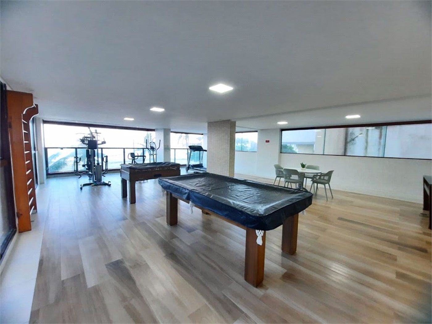 Apartamento Residencial à venda, Pitangueiras, Guarujá - AP0136.