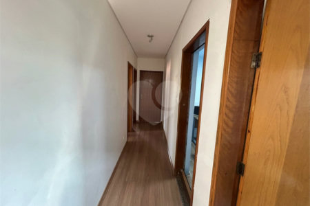 Sobrado à venda com 6 quartos, sendo 1 suíte,  em Vila do Encontro, São Paulo, SP