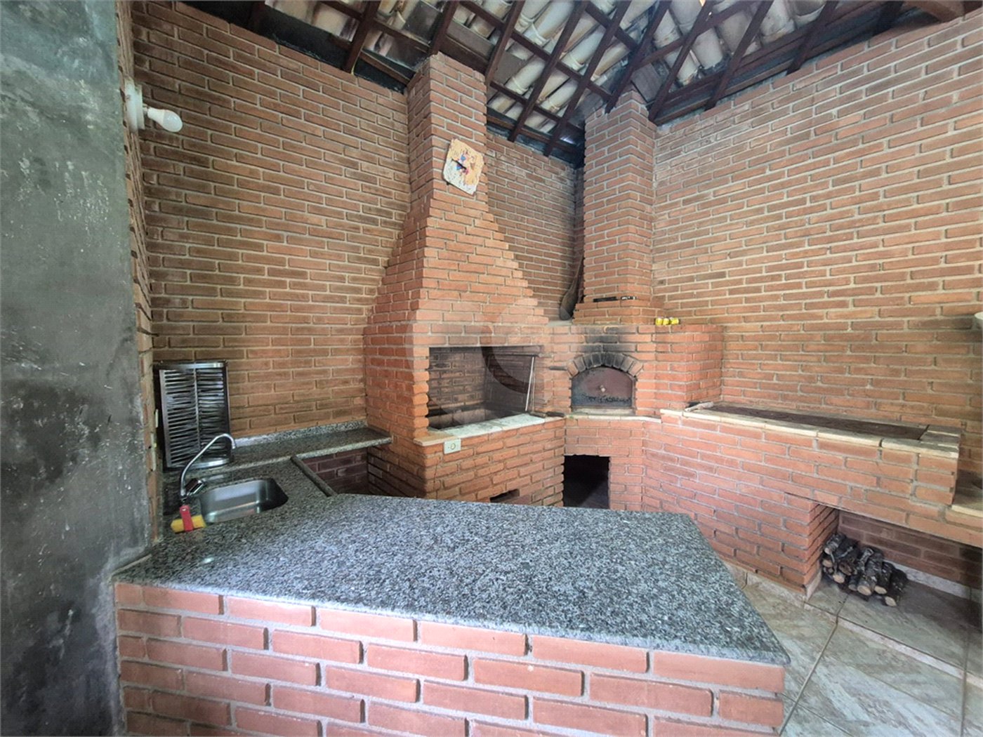 Casa à venda com 3 quartos, sendo 1 suíte, no condomínio Alpes da Cantareira, Mairiporã - SP