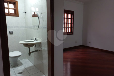 Sobrado à venda com 4 quartos, sendo 3 suítes, em Cidade São Francisco, São Paulo, SP