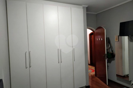 Sobrado à venda com 4 quartos, sendo 2 suítes, em Vila Paulicéia, São Paulo, SP