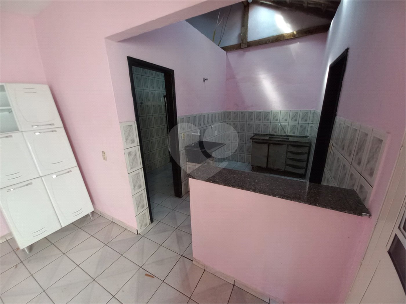 Sobrado à venda com excelente distribuição de espaços