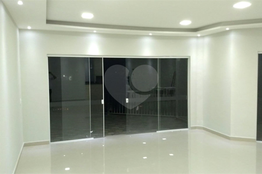 Casa à venda com 5 quartos, sendo 4 suítes, no condomínio Village St. Louis, São Paulo - SP
