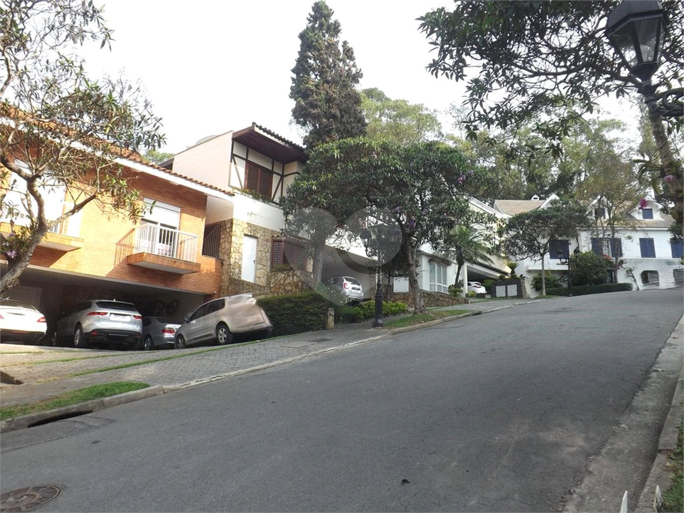 Casa à venda ou para alugar com 4 quartos, sendo 3 suítes,  no condomínio Villa das Flores, São Paulo - SP