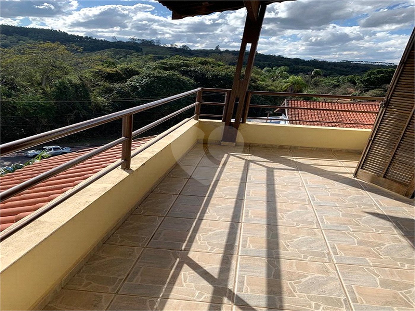 Sobrado à venda com 4 quartos, sendo 3 suítes,  no Centro, Jarinu, SP