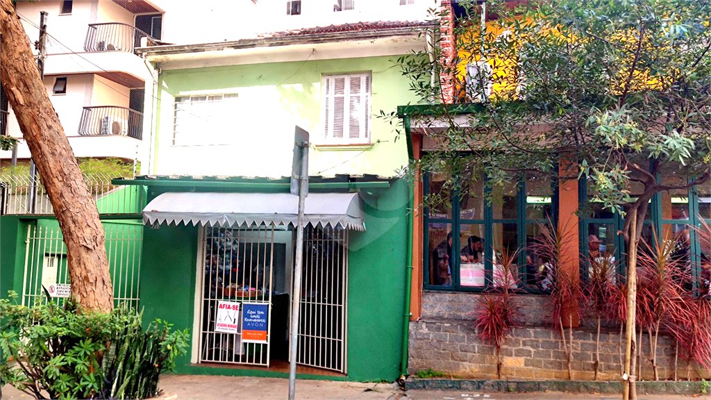 Sobrado à venda com 3 quartos em Moema, São Paulo, SP