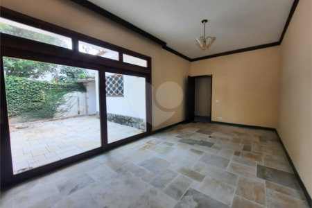 Casa Térrea à venda com 3 suítes em Interlagos, São Paulo, SP