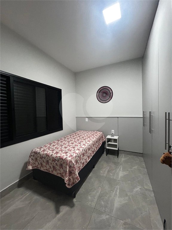 Casa à venda com 2 quartos, sendo 1 suíte,  no condomínio Residencial Parque Imperial, Salto - SP