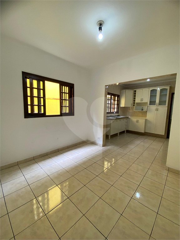 Sobrado à venda com 3 quartos, sendo 1 suíte, em Vila dos Remédios, São Paulo, SP
