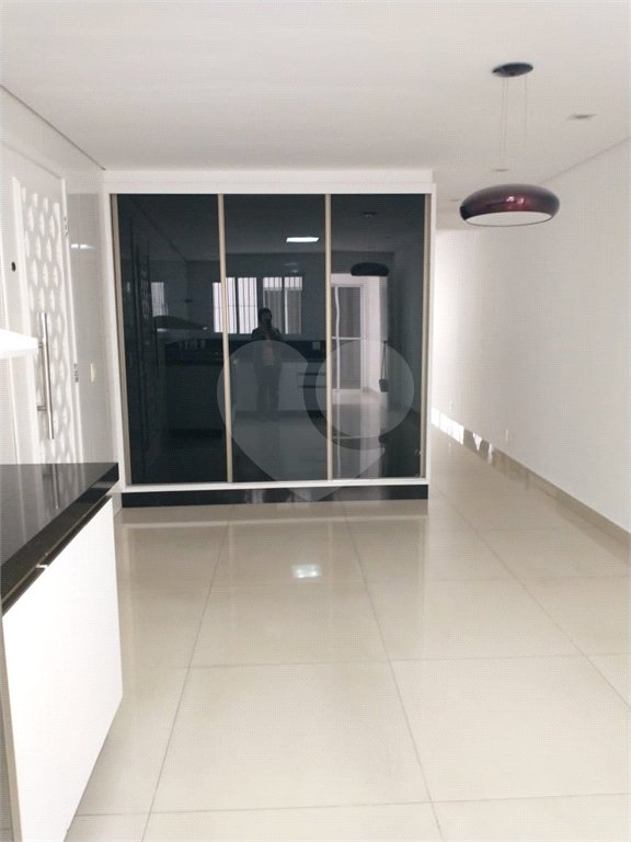 Sobrado à venda com 3 quartos, sendo 1 suíte, em Vila Pita, São Paulo, SP