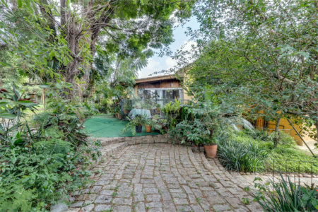 Casa Térrea à venda ou para alugar com 5 quartos, sendo 2 suítes,  em Jardim Prudência, São Paulo, SP