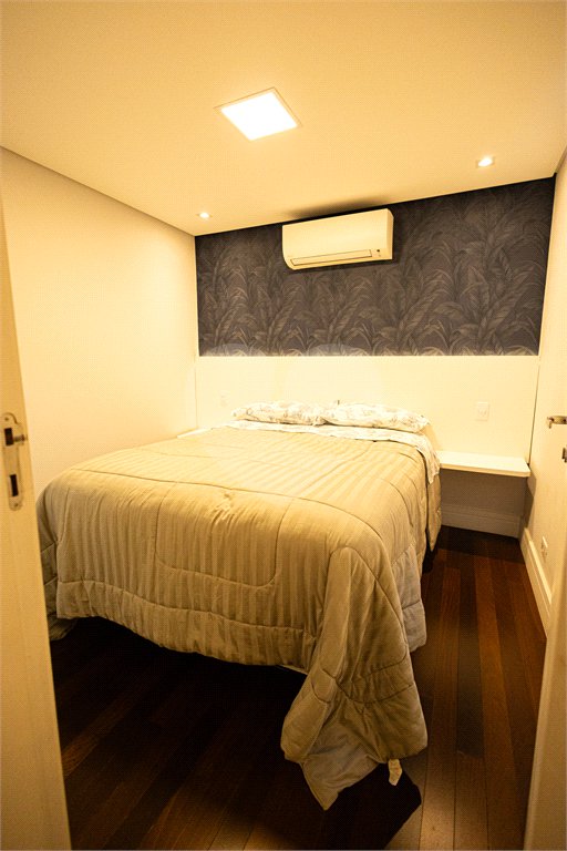 Apartamento à venda com 5 quartos, sendo 4 suítes,  em Parque Reboucas, São Paulo, SP