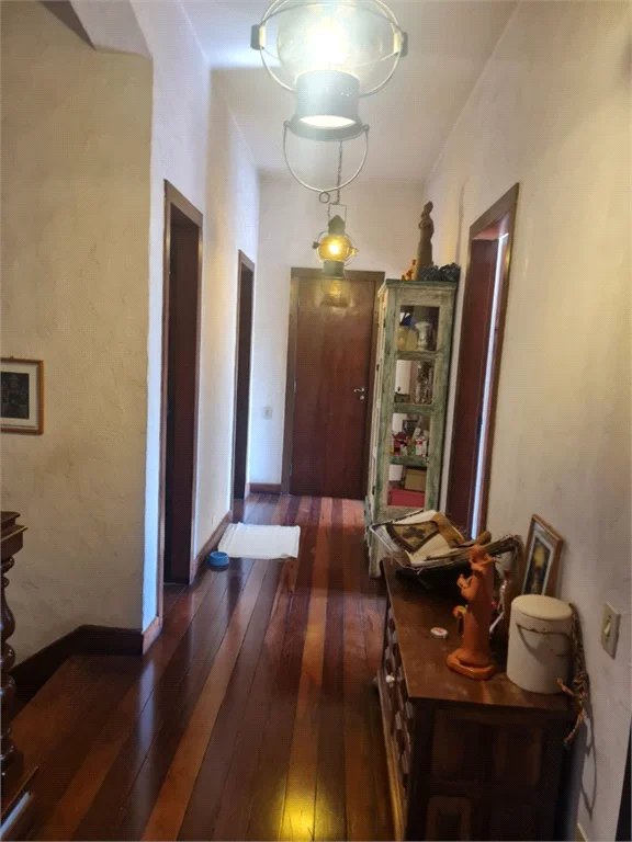 Casa à venda com 5 quartos, sendo 2 suítes, em Jardim Morumbi, São Paulo, SP