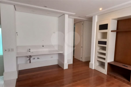Sobrado à venda ou para alugar com 7 quartos, sendo 4 suítes,  em Cidade Jardim, São Paulo, SP