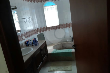 Casa à venda com 4 quartos, sendo 1 suíte, no condomínio Clube da Montanha, Atibaia - SP