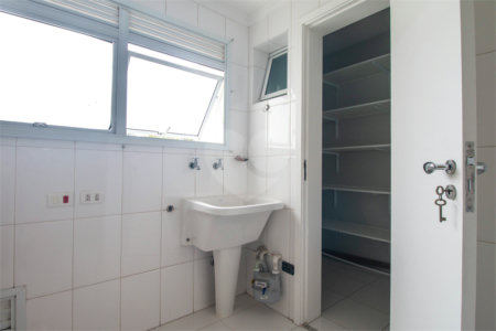 Apartamento à venda com 3 quartos, sendo 1 suíte, em Panamby, São Paulo, SP