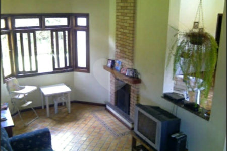Casa à venda com 2 quartos, sendo 1 suíte, no condomínio Novo Horizonte, Piracaia - SP