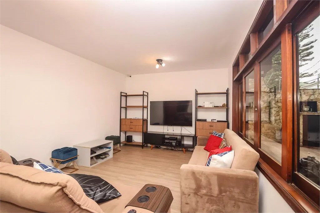 Sobrado à venda com 5 quartos, sendo 1 suíte, em Vila Sônia, São Paulo, SP