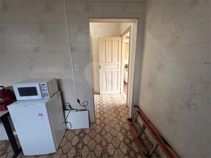 Casa térrea à venda com amplo quintal e grande potencial na Vila Nery