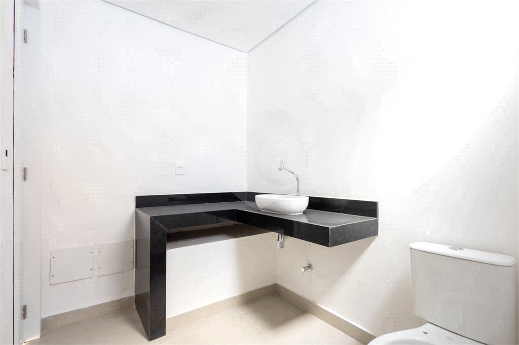 Casa à venda com 3 quartos, sendo 1 suíte, no condomínio Cubie Tutoia, São Paulo - SP