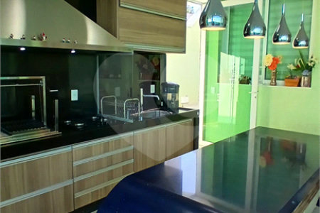 Casa à venda com 3 suítes no condomínio Figueira Garden, Atibaia - SP