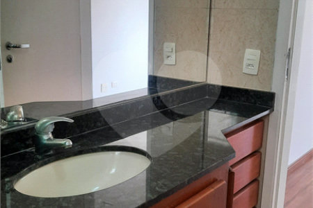 Apartamento à venda com 3 quartos, sendo 1 suíte, em Jardim Marajoara, São Paulo, SP