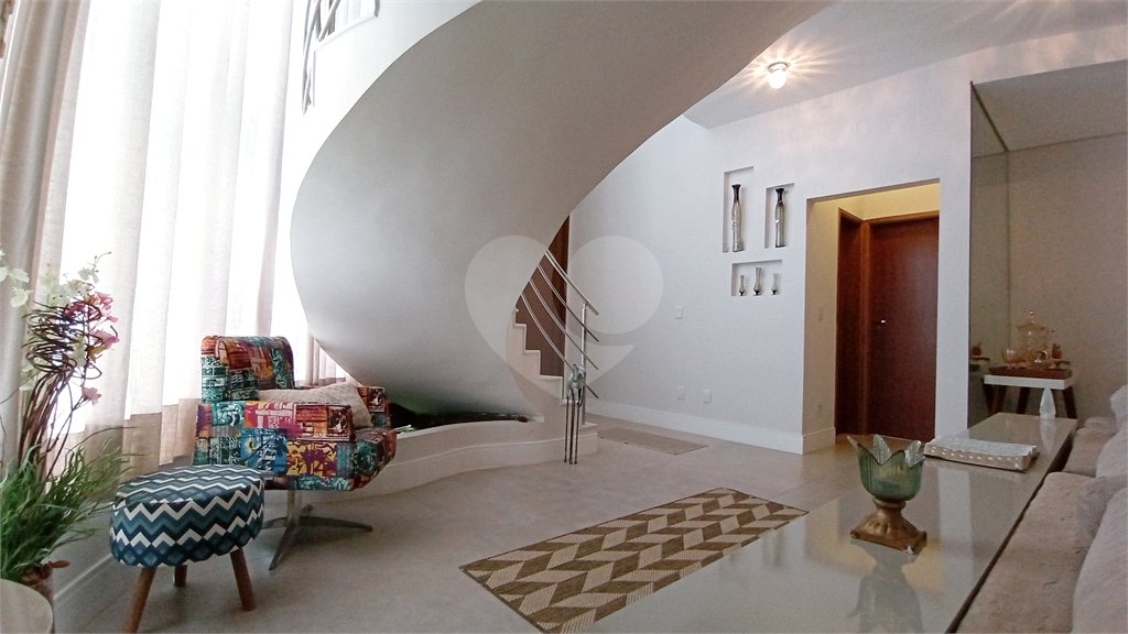 Casa à venda com 3 suítes no condomínio Vila do Sol, Valinhos - SP