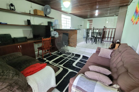 Casa à venda com 4 quartos, sendo 1 suíte, em Parque Maria Domitila, São Paulo, SP