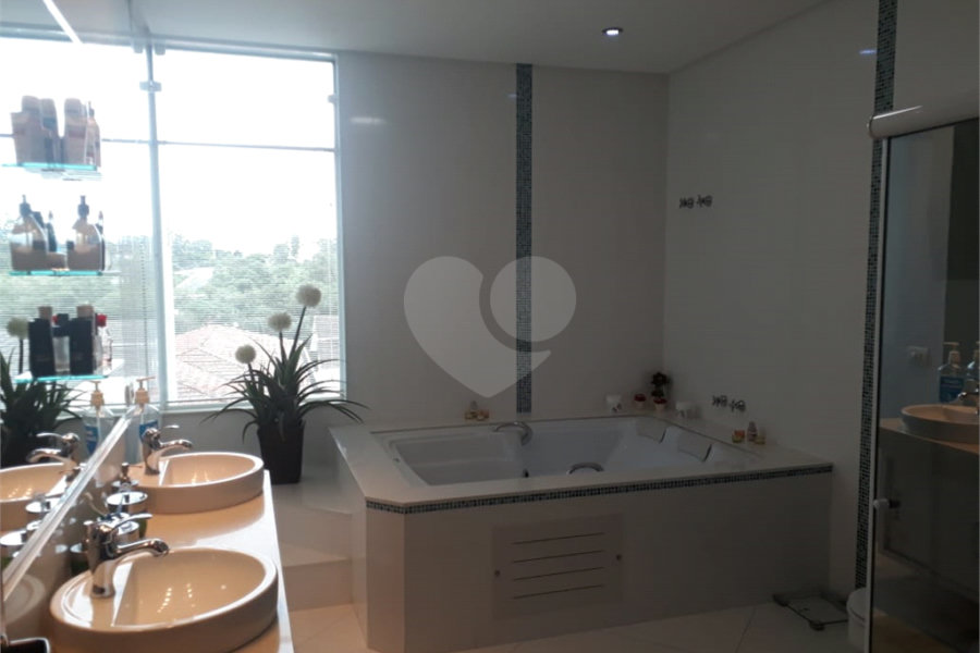 Sobrado à venda com 6 quartos, sendo 5 suítes, em Tremembé, São Paulo, SP