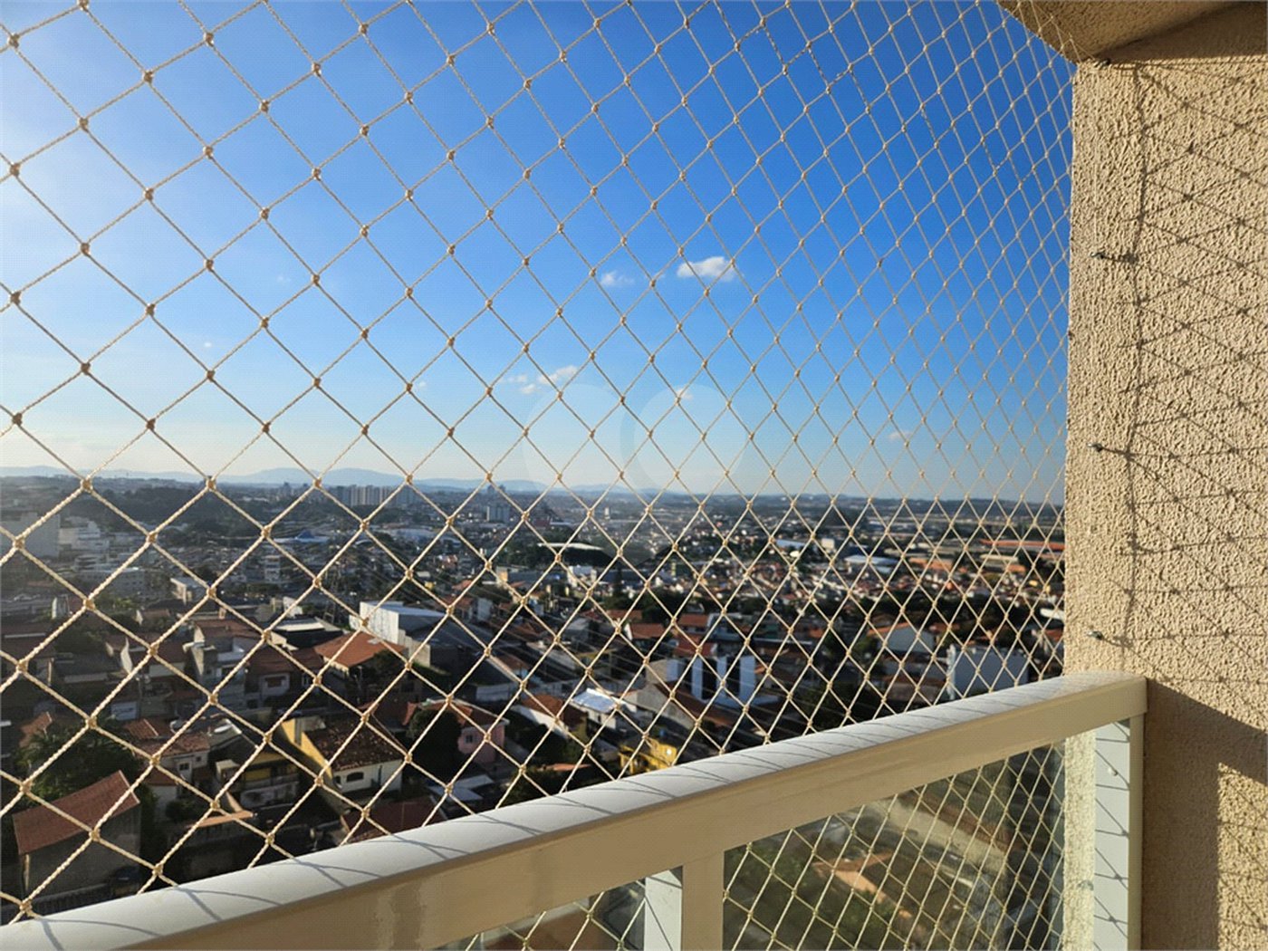 Apartamento à venda com 3 quartos, sendo 1 suíte, no Centro, Poá, SP