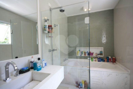 Casa à venda com 4 quartos, sendo 2 suítes, no condomínio Melbourne Residence, São Paulo - SP