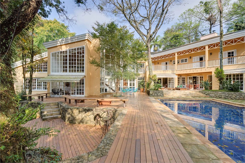 Casa à venda com 5 suítes no condomínio Chácara Flora, São Paulo - SP