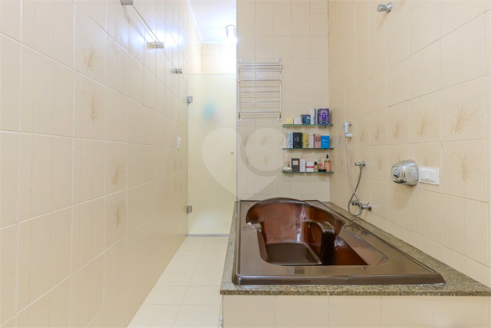 Sobrado à venda com 4 quartos, sendo 2 suítes, em Jardim Prudência, São Paulo, SP