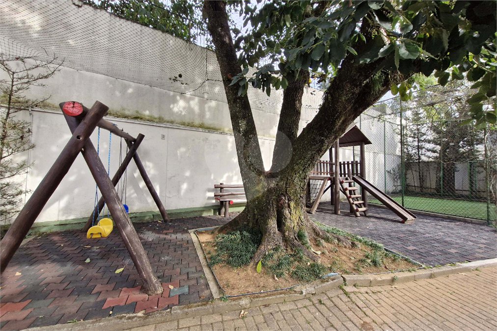 Casa à venda com 4 quartos, sendo 3 suítes,  no condomínio Le Lis Vert Village, São Paulo - SP