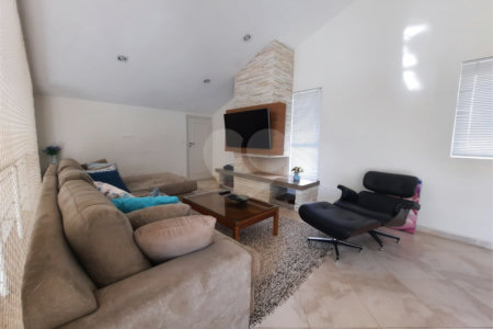 Casa à venda com 3 suítes no condomínio Parque Arco Iris, Atibaia - SP