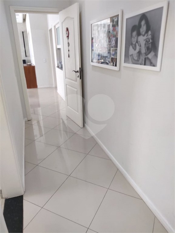 Casa à venda com 4 quartos, sendo 2 suítes, no condomínio Residencial Jardim das Palmeiras, Vinhedo - SP