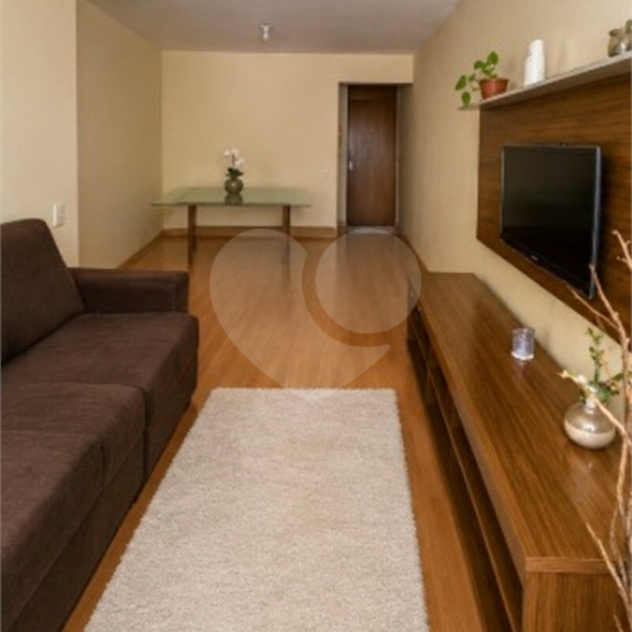 Apartamento com 3 dormitórios e 1 vaga fixa, em região tranquila perto da Av. Washingtonís e de diversos serviços. Ideal para quem quer morar bem e com comodidade.