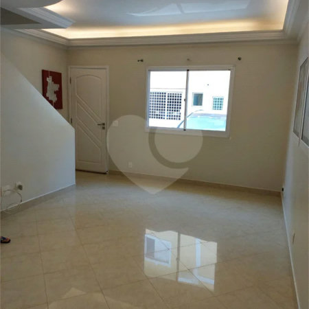 Sobrado á venda com 102m²- Vila Bertioga.