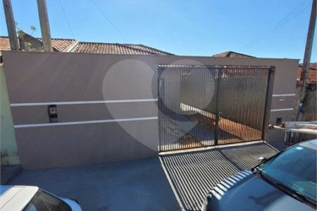 Seu Novo Lar Te Espera: Casa Aconchegante, Pronta para Morar e com 2 dormitórios e Amplo Quintal!