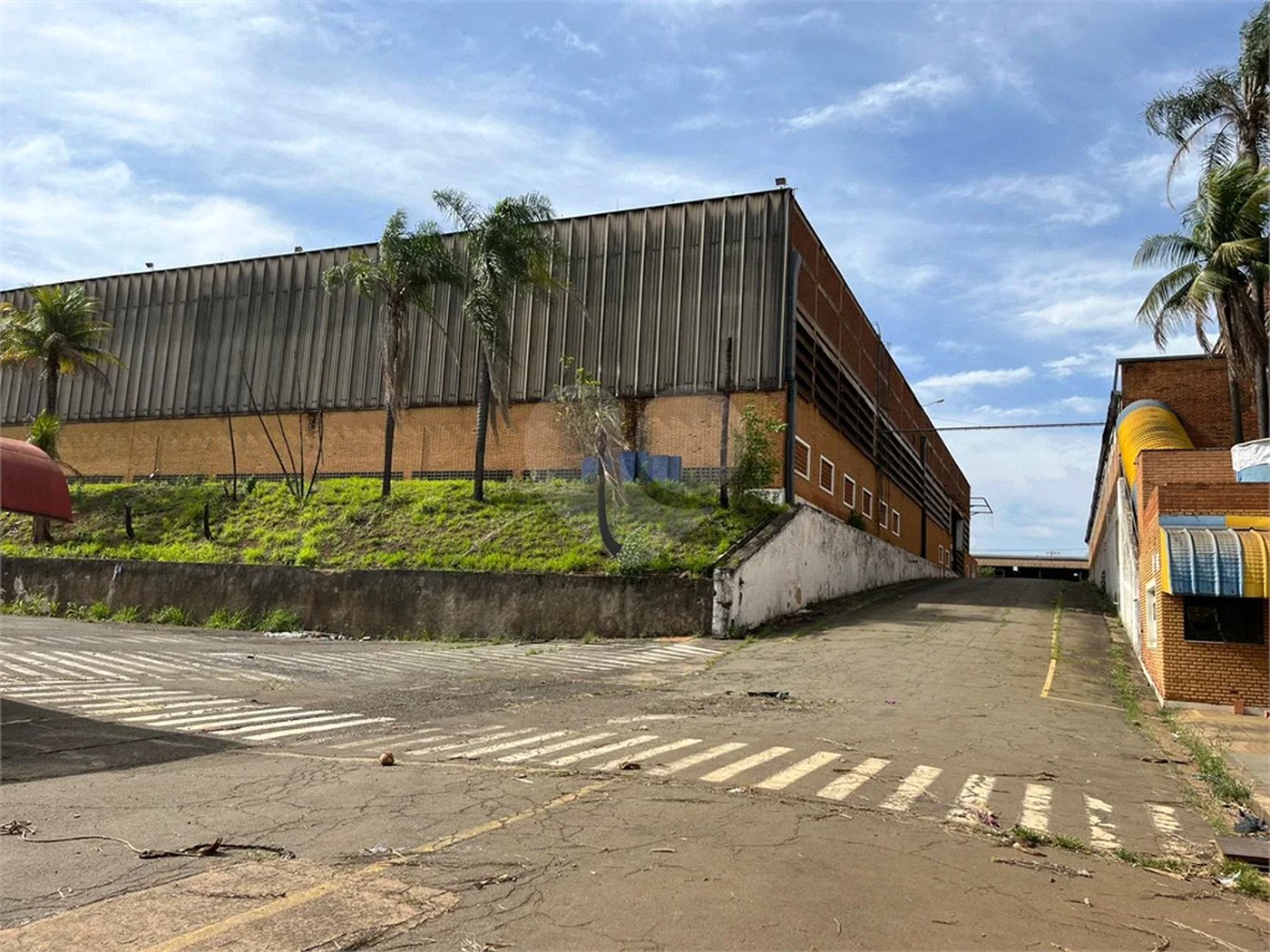 Excelente Galpão comercial para empresas disponível para venda e locação em Piracicaba - SP.