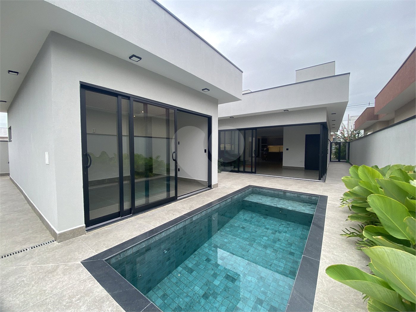Casa à venda com 3 suítes no condomínio Portal dos Bandeirantes, Salto - SP